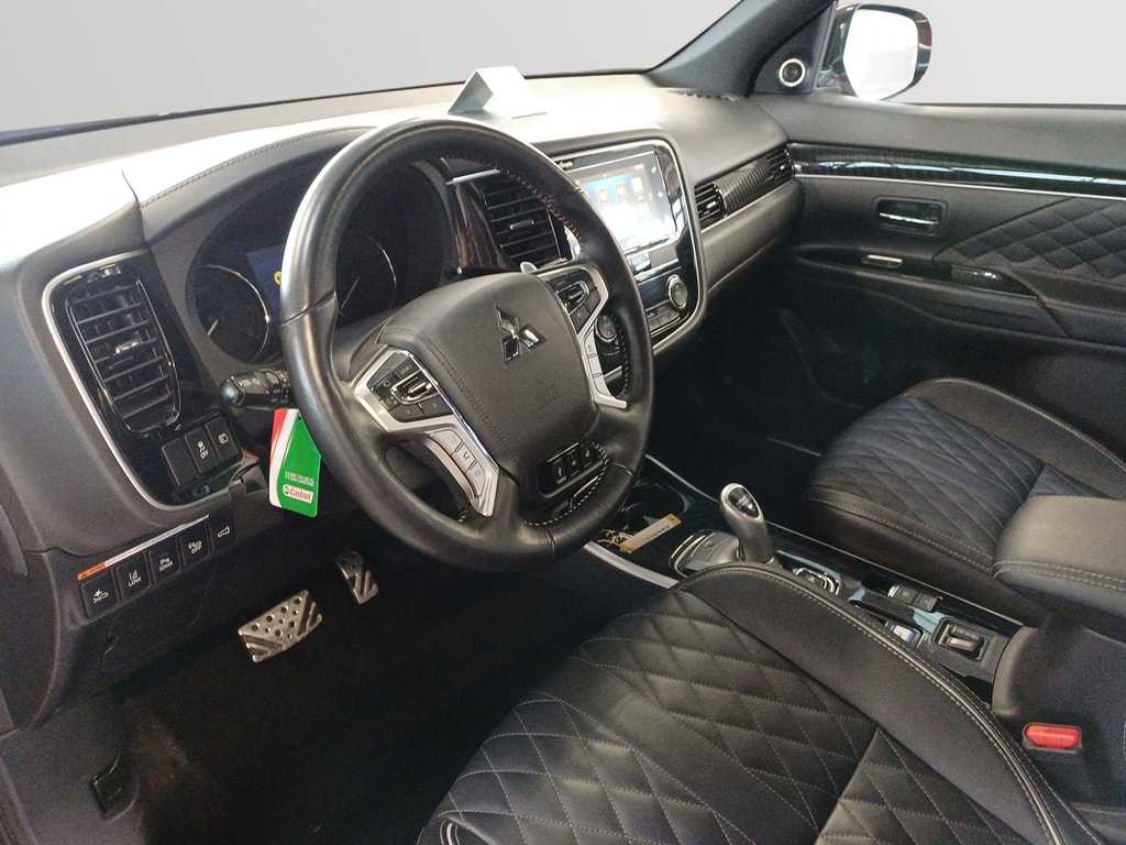 Mitsubishi  2.4 PHEV Diamond S-Edition 4WD Automatic